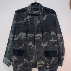 Urban Outfitters Camo Jacket / Shacket  size MM